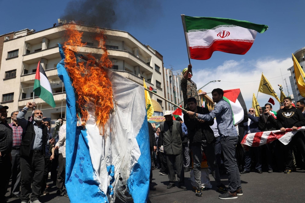 Iranians burn Israeli flag