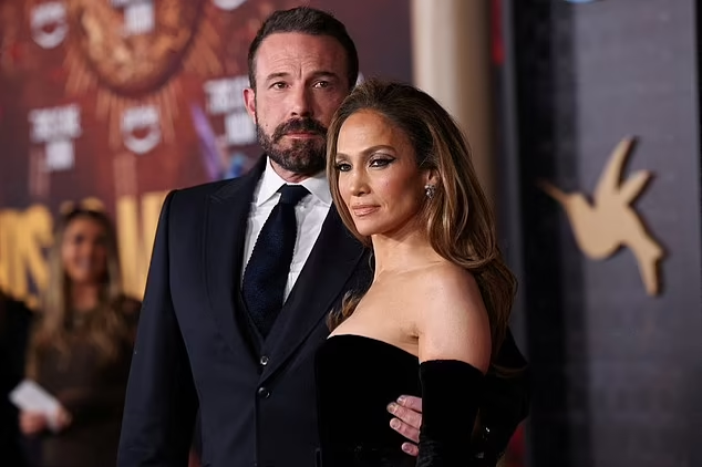 Jennifer Lopez files for divorce from Ben Affleck